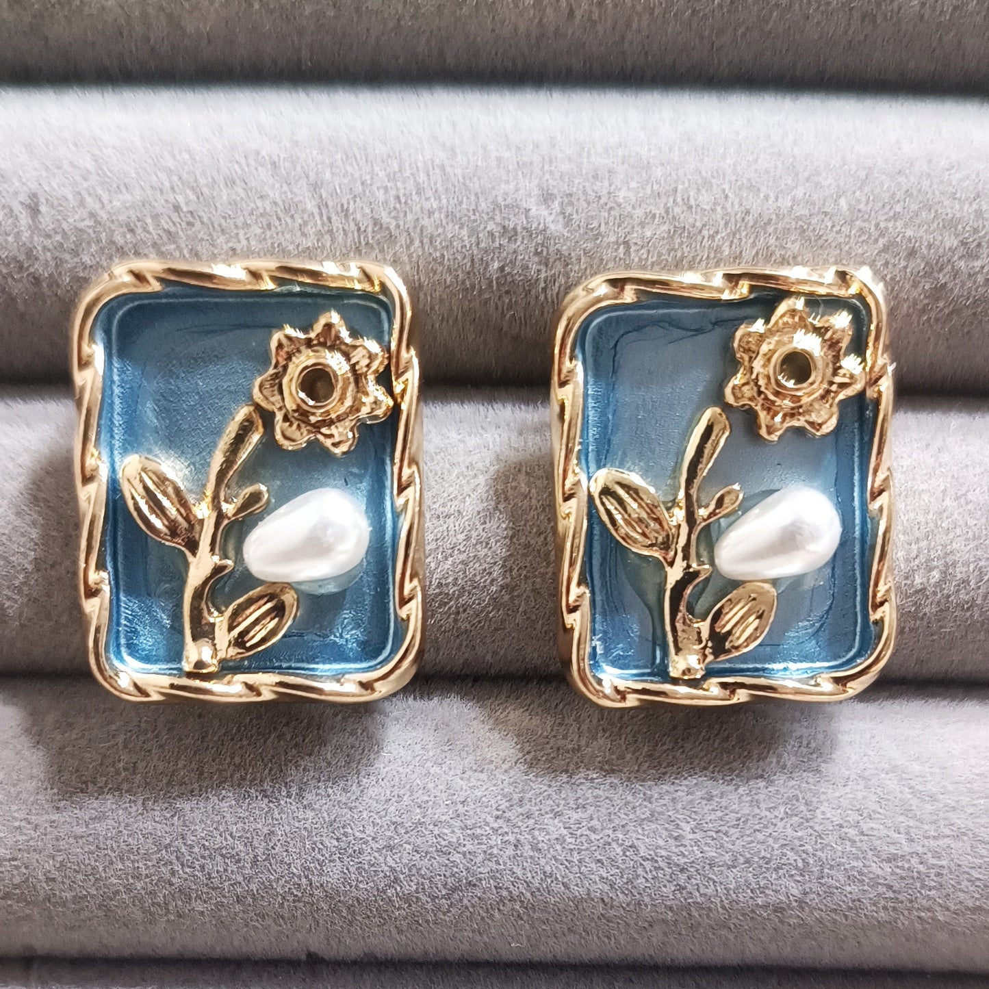 Vintage Pearl Frame Studs