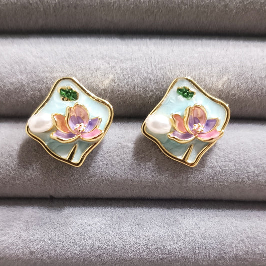 Lotus Pearl Stud