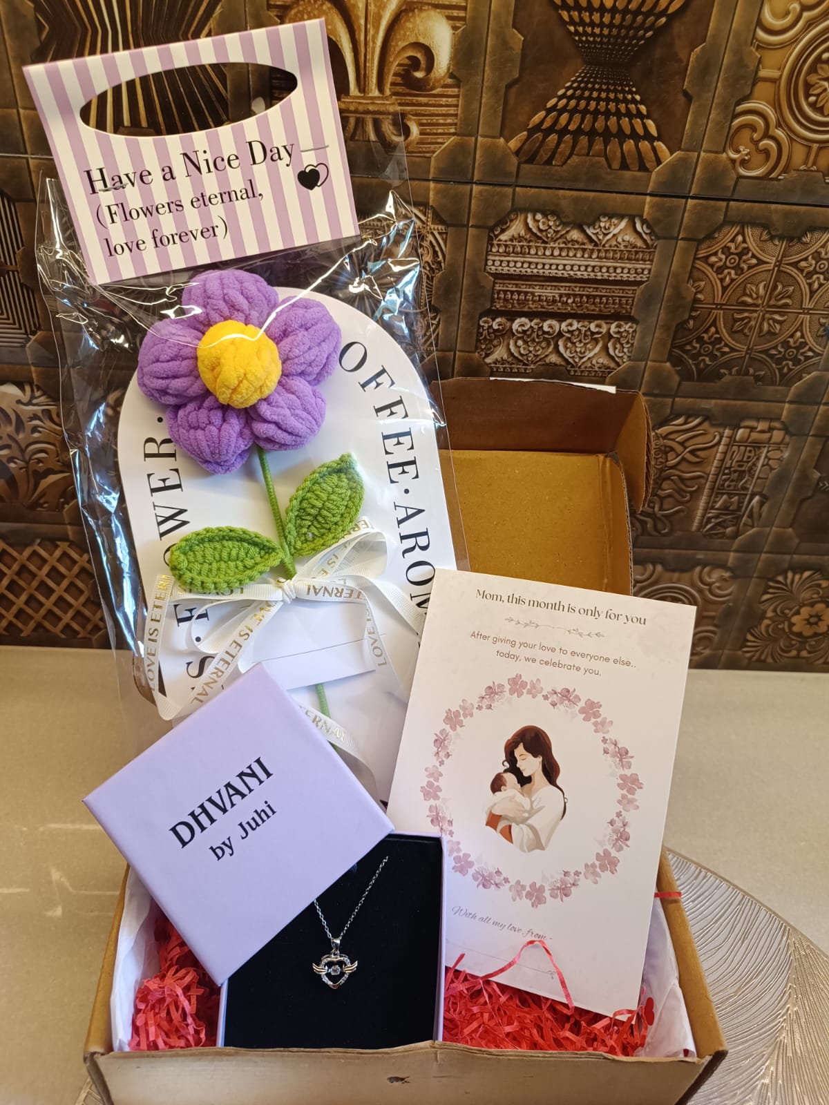 Mom's Timeless Love Box 🌸